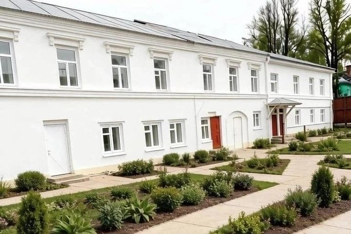 In the house of the XIX century near the Mitrofanov estate in Borovichi can make a hotel