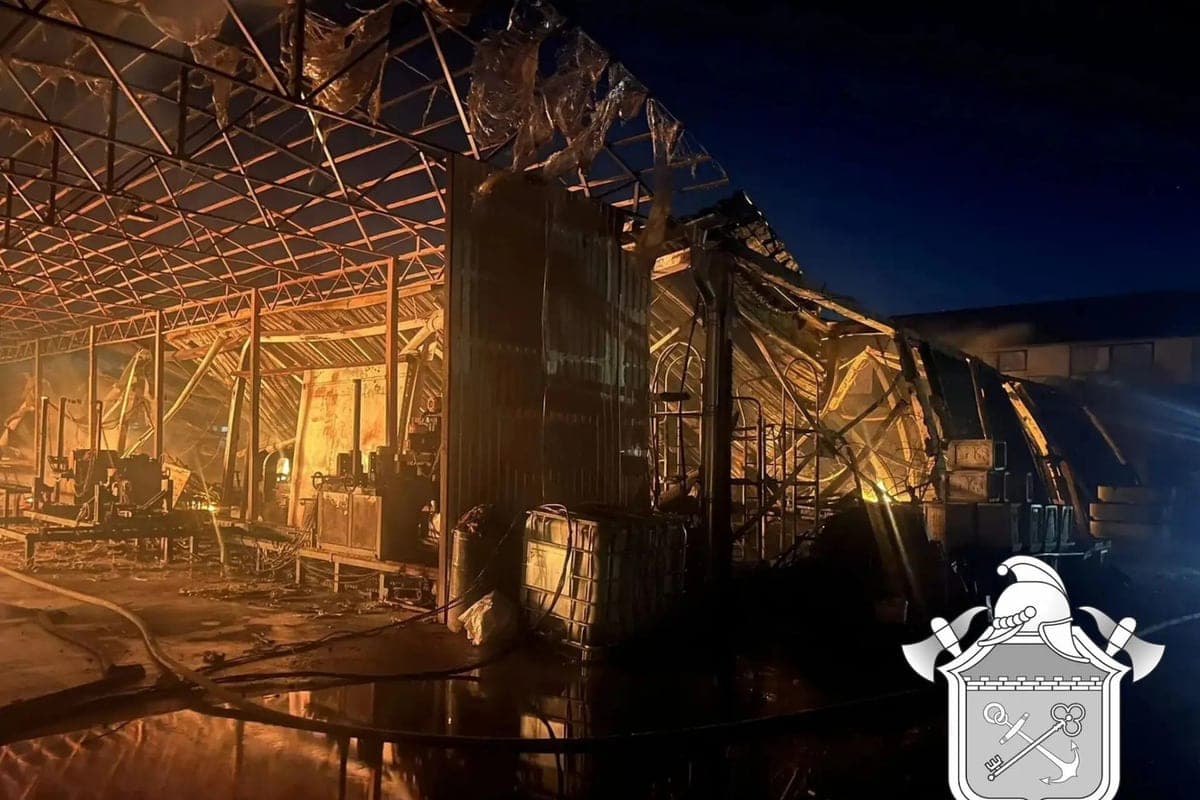 In Lomonosov district burned warehouse with paints and part of packaging products