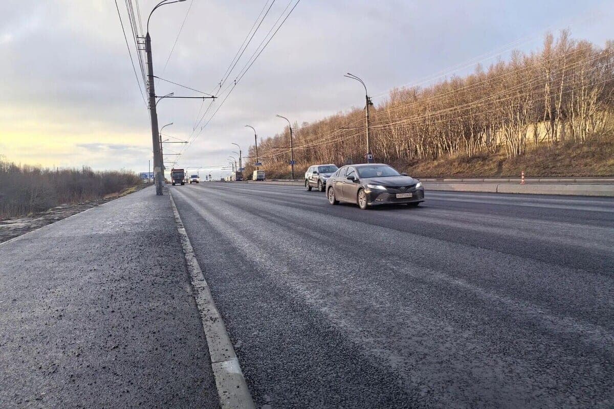 В Мурманске завершают ремонт тротуаров и проезжей части на Кольском проспекте