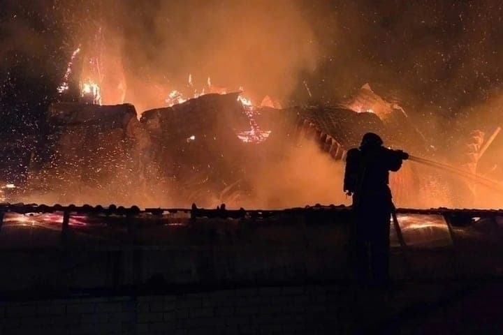 Gas cylinder evacuated from burning private house in Altai village