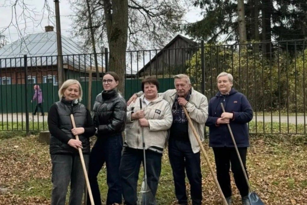 Mitarbeiter der Monastyrshchik CRB hielten einen Herbstsamstag ab