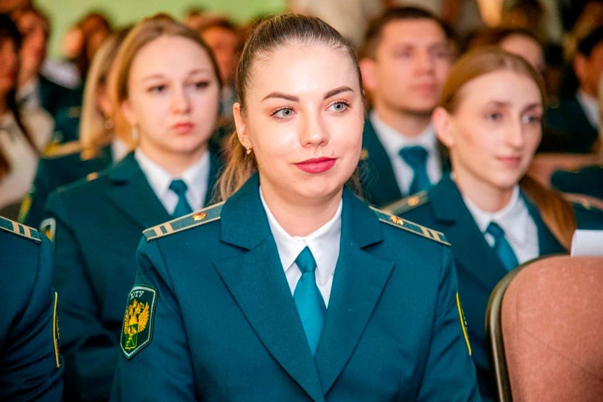 Customs officers of Luhansk noted for professionalism and service