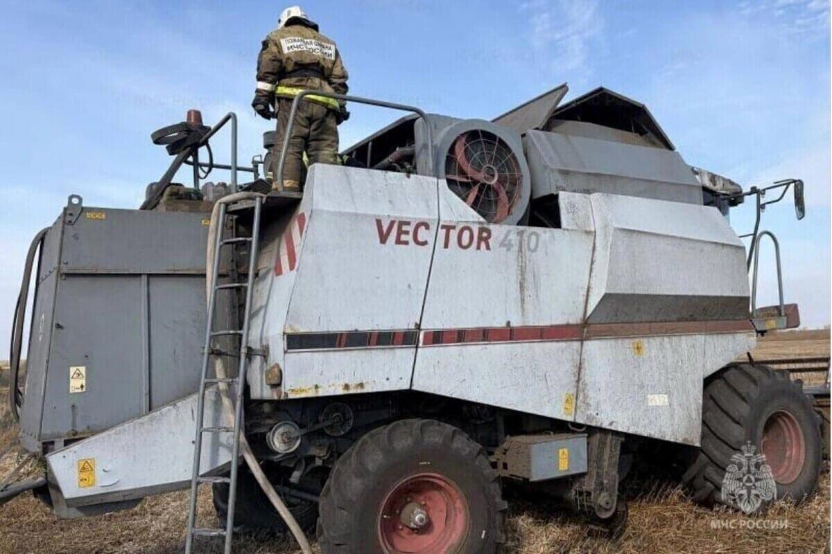 In the Orel region firefighters rescued from the fire harvester