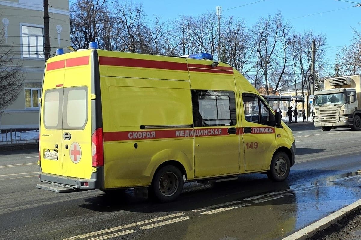 В Ивановской области 2-летняя девочка в реанимации после столкновения «Приоры» и мотоцикла