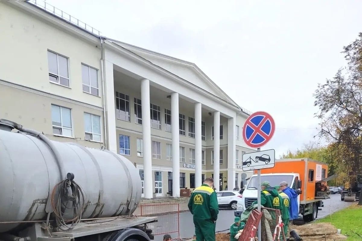 “Pskov heat networks” eliminated a large leak on Lenin Square in Pskov