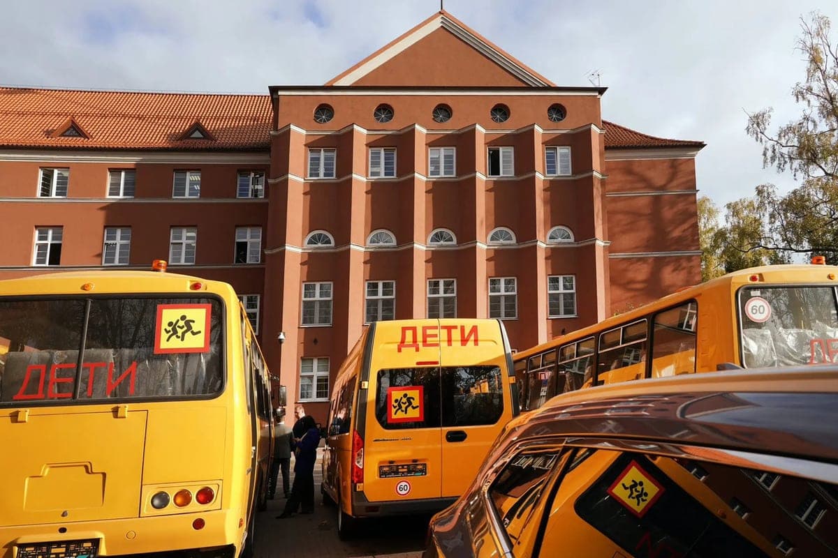In 14 municipalities of the Kaliningrad region transferred 23 new school buses