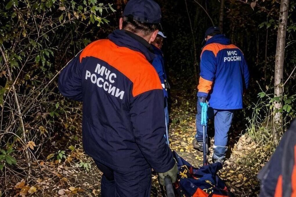 Russian tourist injured leg and stuck on a mountain