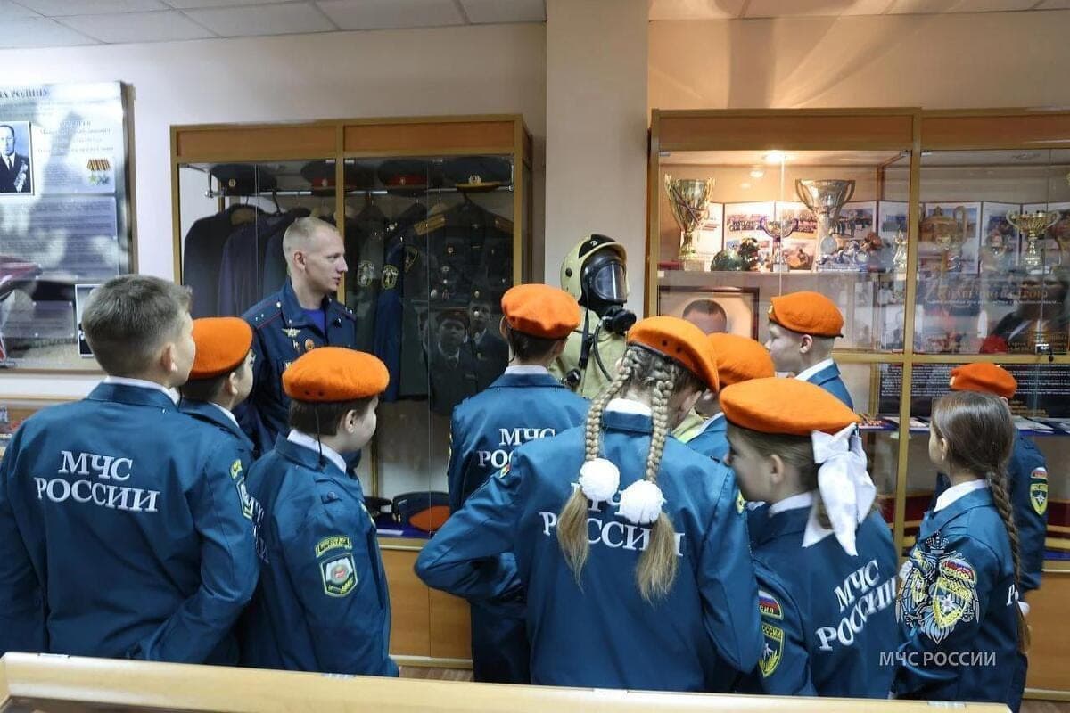 Firefighters dedicated Abakan five-graders to cadets