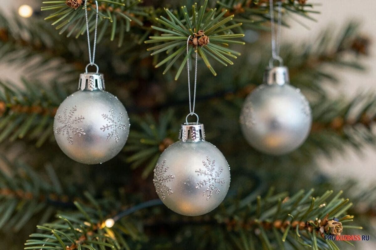 How to choose an artificial tree: what to look at so as not to be disappointed