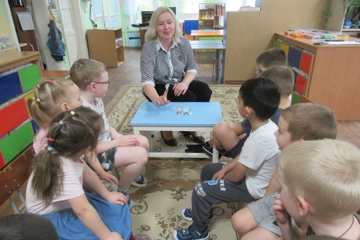 Preschoolers from Pskov learned the secrets of local fairy tales in the library “Dialogue”