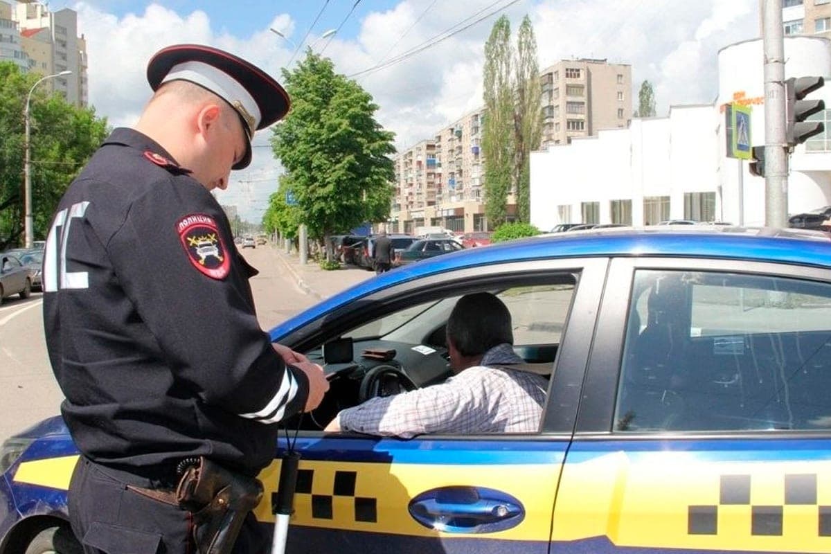 Документы, штрафы и правила перевозки: в Липецке проверяют такси