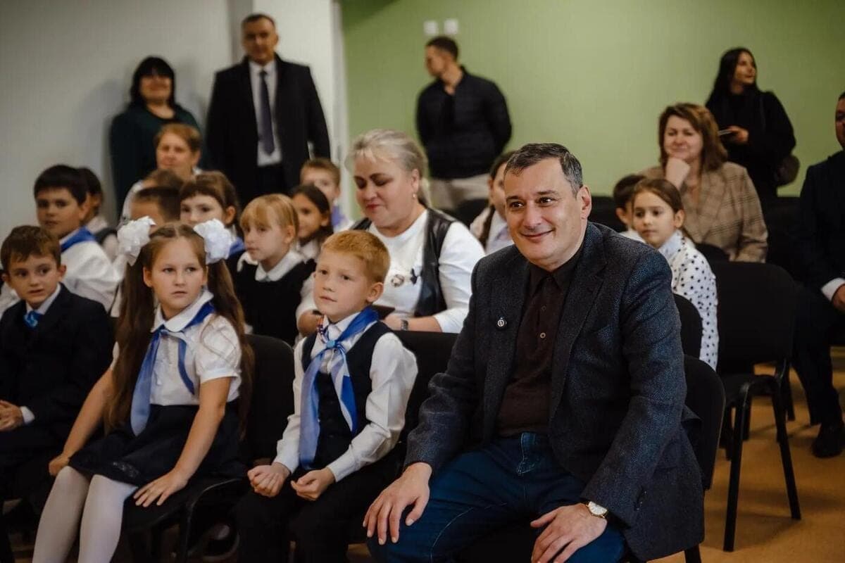 Более 300 млн рублей на больницу и школу — Хинштейн рассказал о поездке в Дмитриевский район