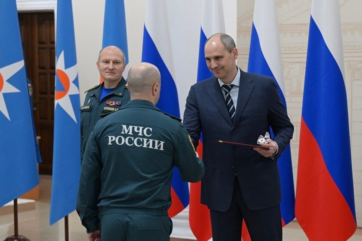 Denis Pasler and Alexander Kurenkov presented awards to employees of the Ministry of Emergency Situations