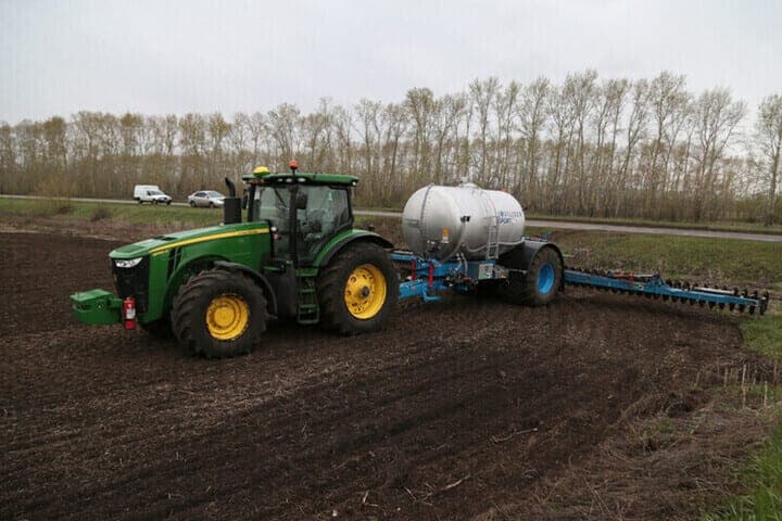 The tractor caught fire in one of the settlements of the Altai Territory