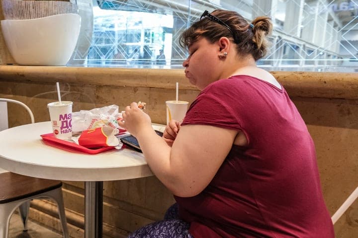 Million risks for six months: in Russia called the main factors of obesity and chronic diseases
