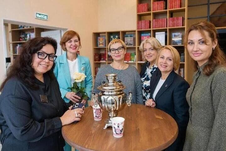 Иван Лебедев поздравил Центральную городскую библиотеку Мурманска с 83-летием
