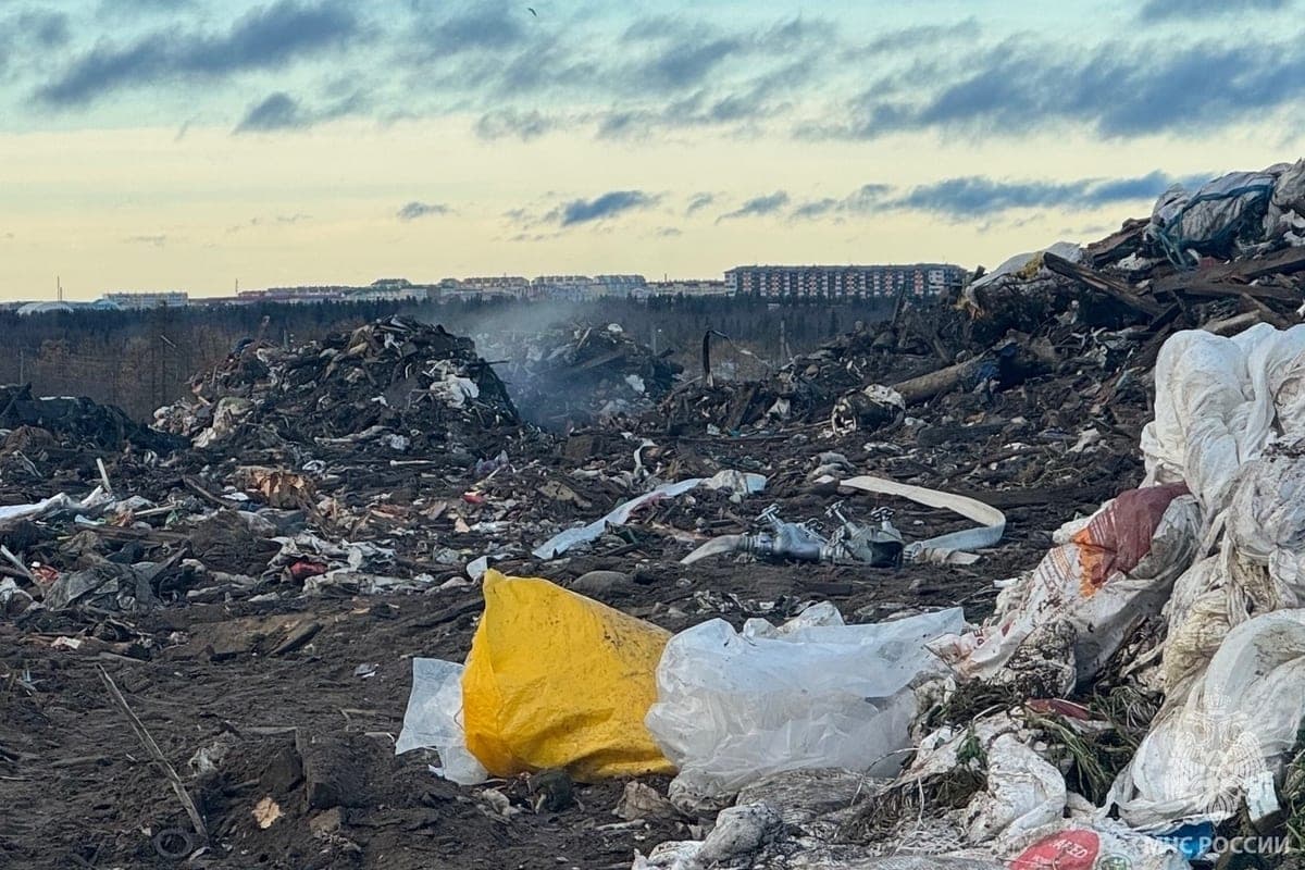 At the MSW landfill in Naryan-Mar, a spill of smoldering garbage continues