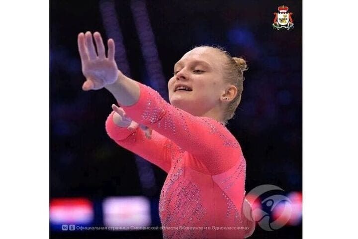 Smolensk gymnaste Alexander Anufrieva se produit dans la finale du championnat du monde à Rotterdam