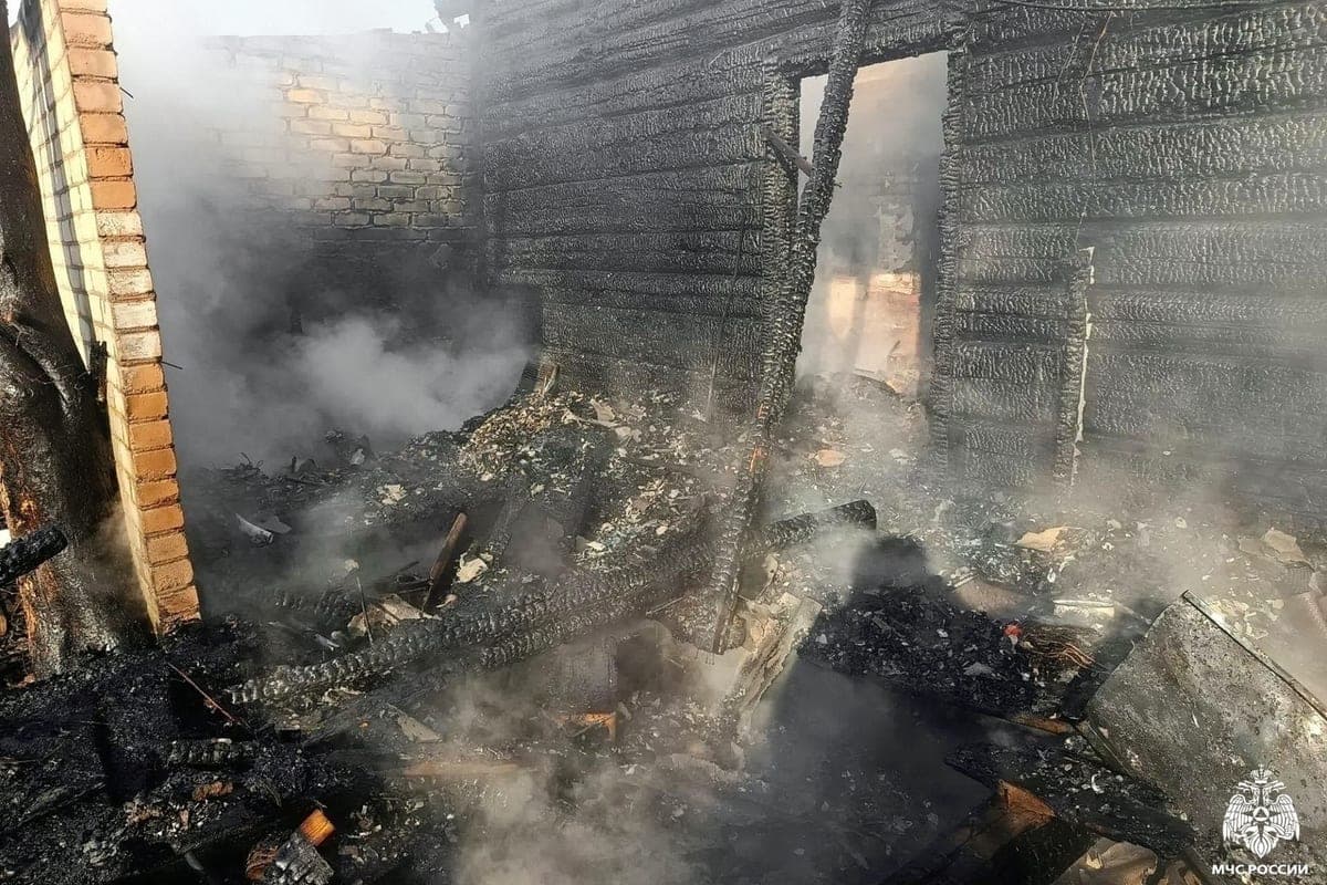 В Велижском районе сгорел двухквартирный дом