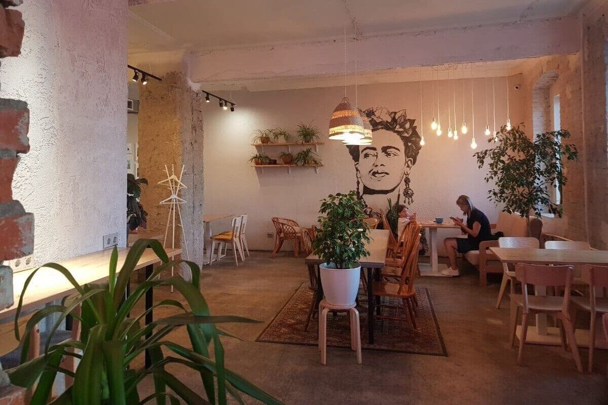 Пьяные мужчины устроили дебош в кафе в Красноармейском районе
