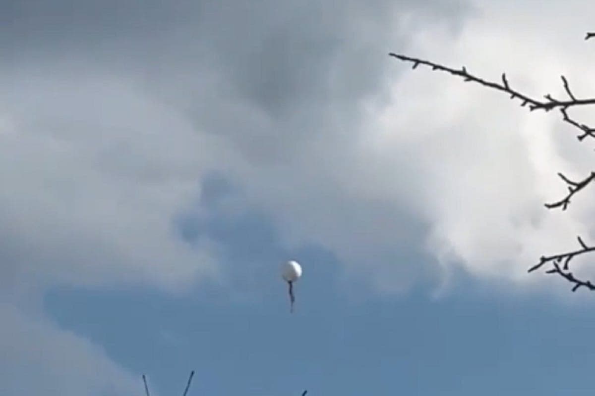 Over the red ray noticed enemy balls