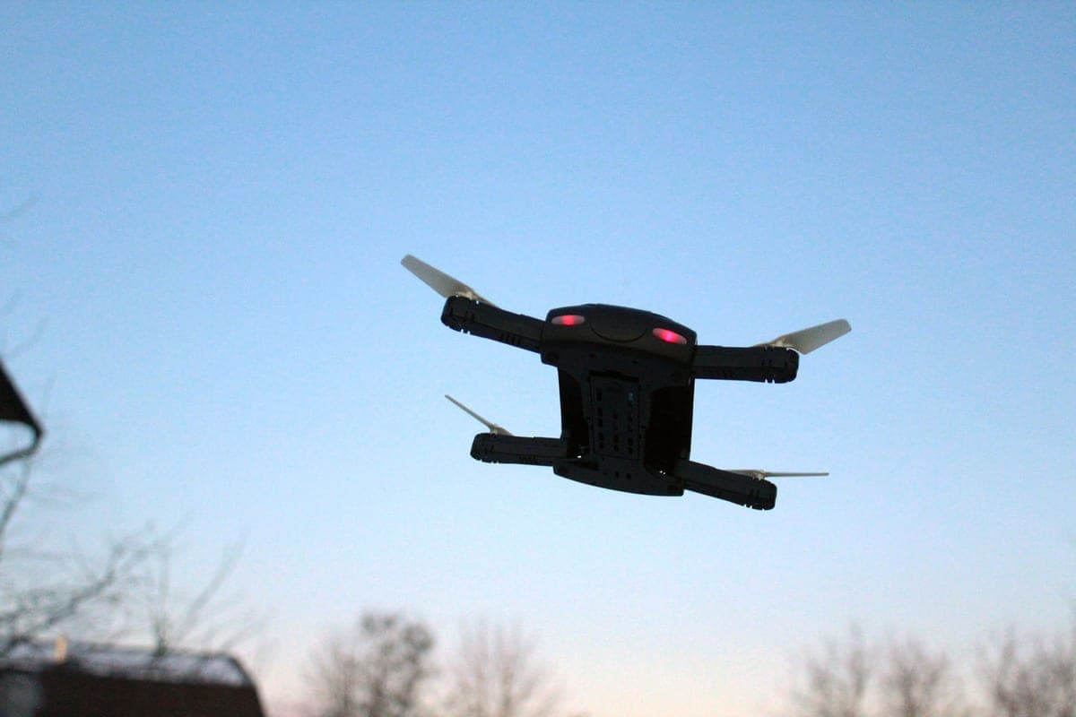 Dans le quartier de Bolshesoldatsky, un drone FPV a attaqué une voiture avec un homme de 30 ans