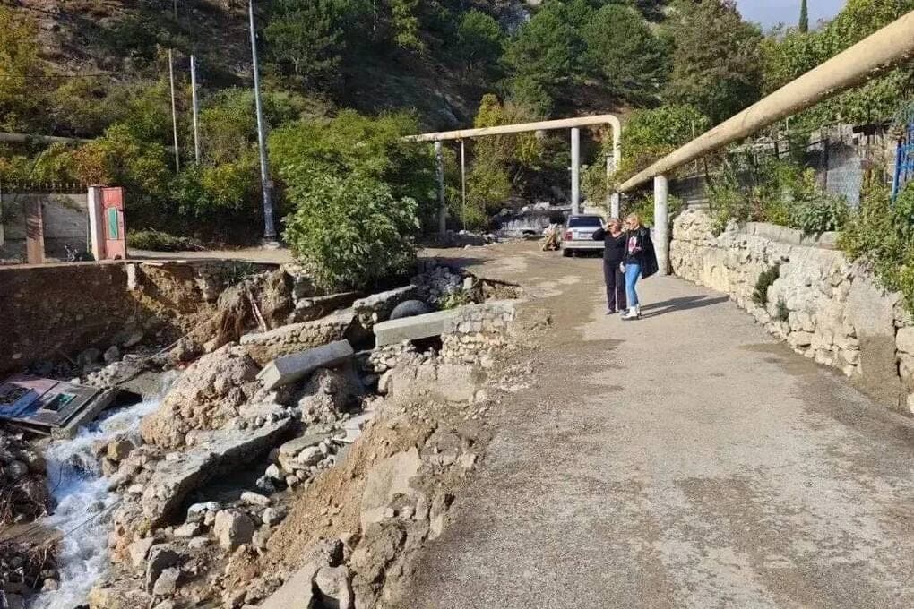 In Yalta continue to pump water: released 29 facilities
