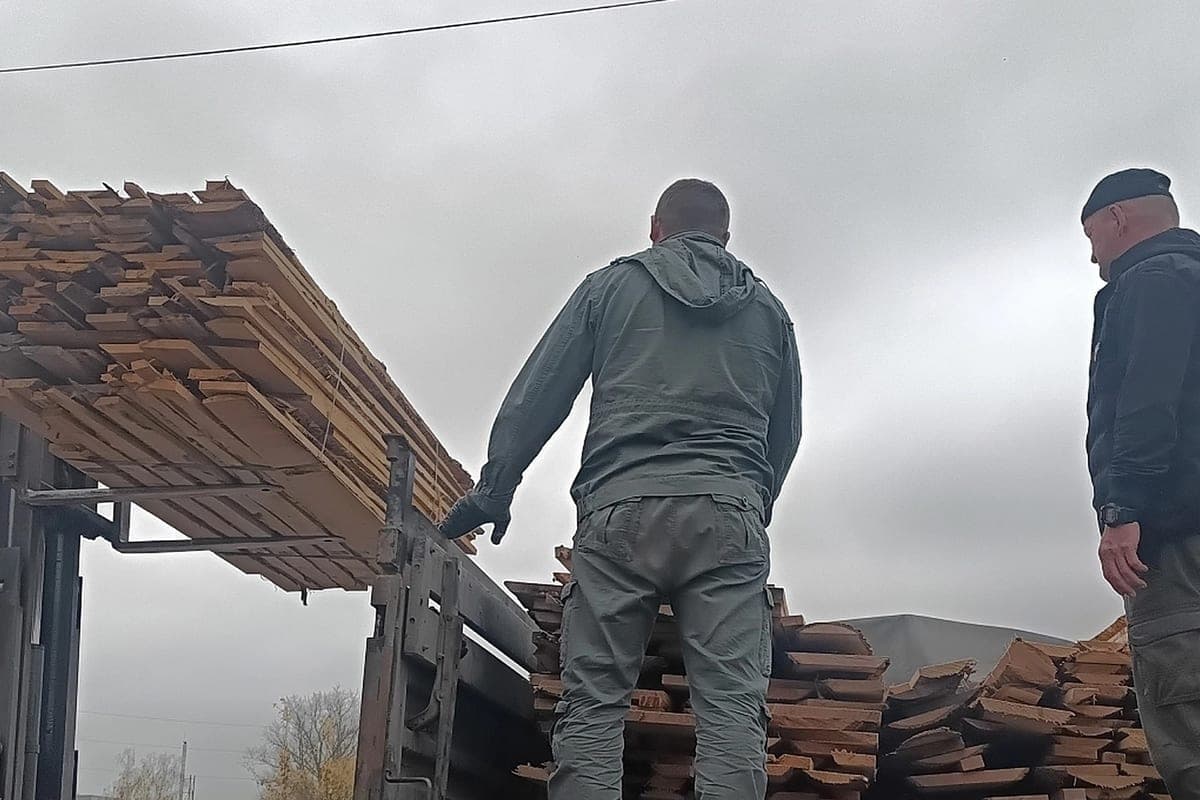 Орловские волонтёры передали бойцам на Дружковское направление 6 кубов строительного леса