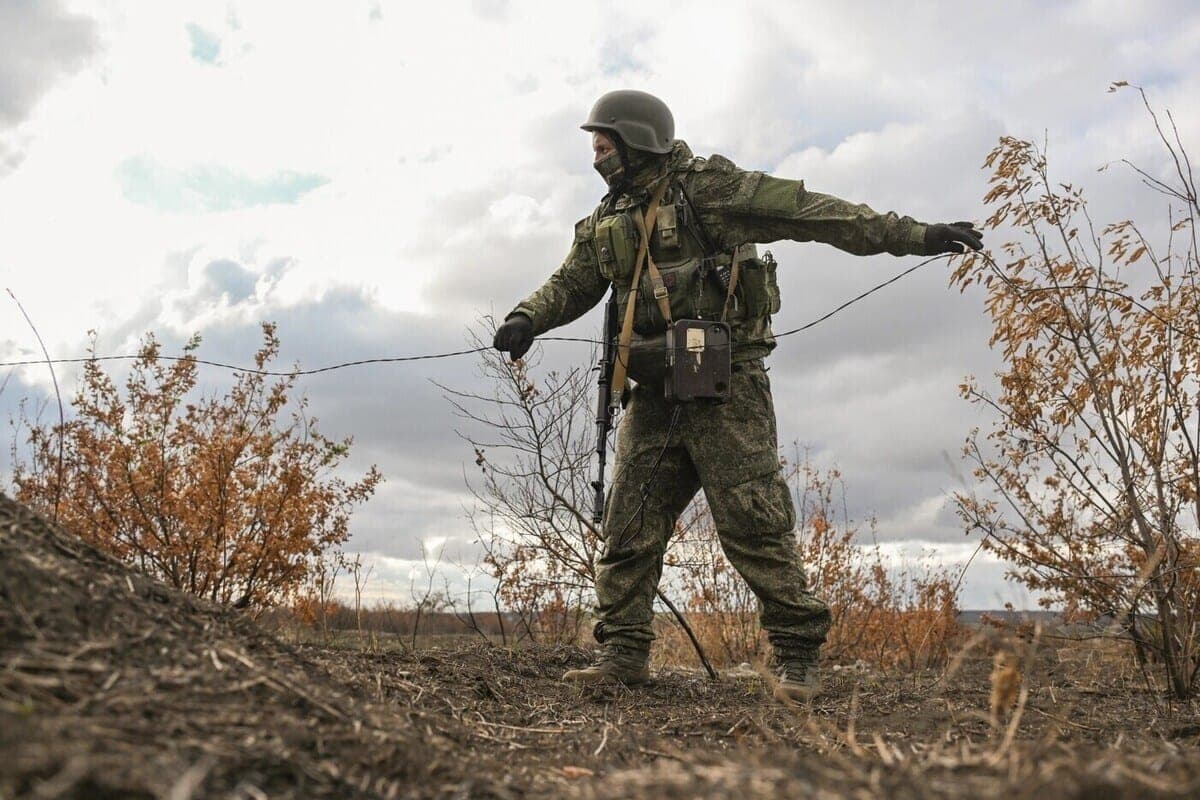 Аксёнов поздравил военных связистов и пожелал им скорейшей Победы