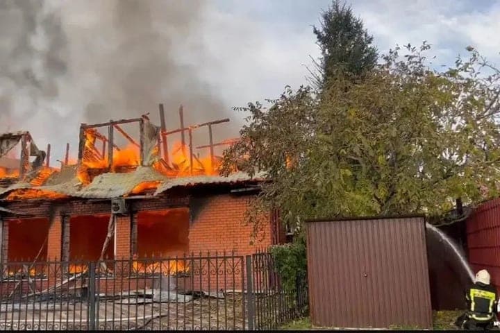 In the village of Petrovskoye burned more than five hundred squares of a commercial building