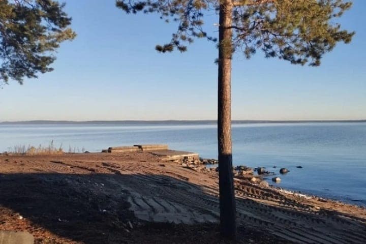 In Petrozavodsk Park demolished illegal garages near the lake