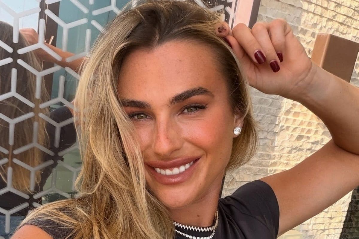 Sobolenko showed a chic view from behind, posing on the beach in a leopard bikini
