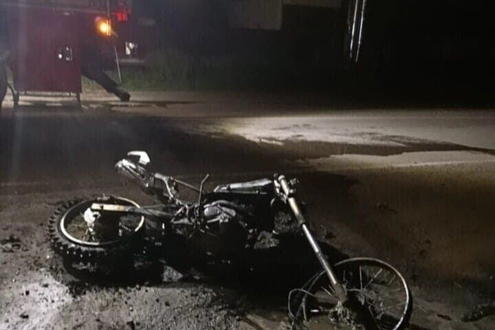 Das Motorrad brannte im Dorf Woronesch zu Boden: Retter arbeiteten am Ort des Ausnahmezustands
