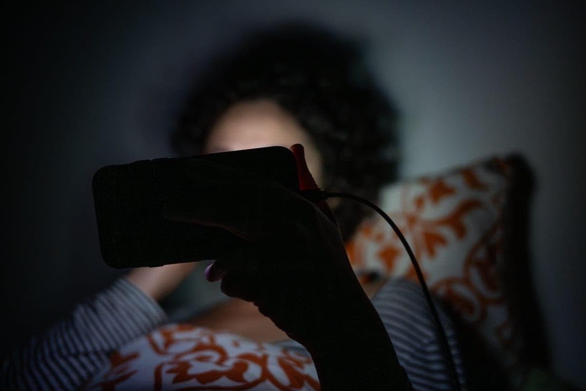 Scrolling social networks before 4 a.m. gave an explanation