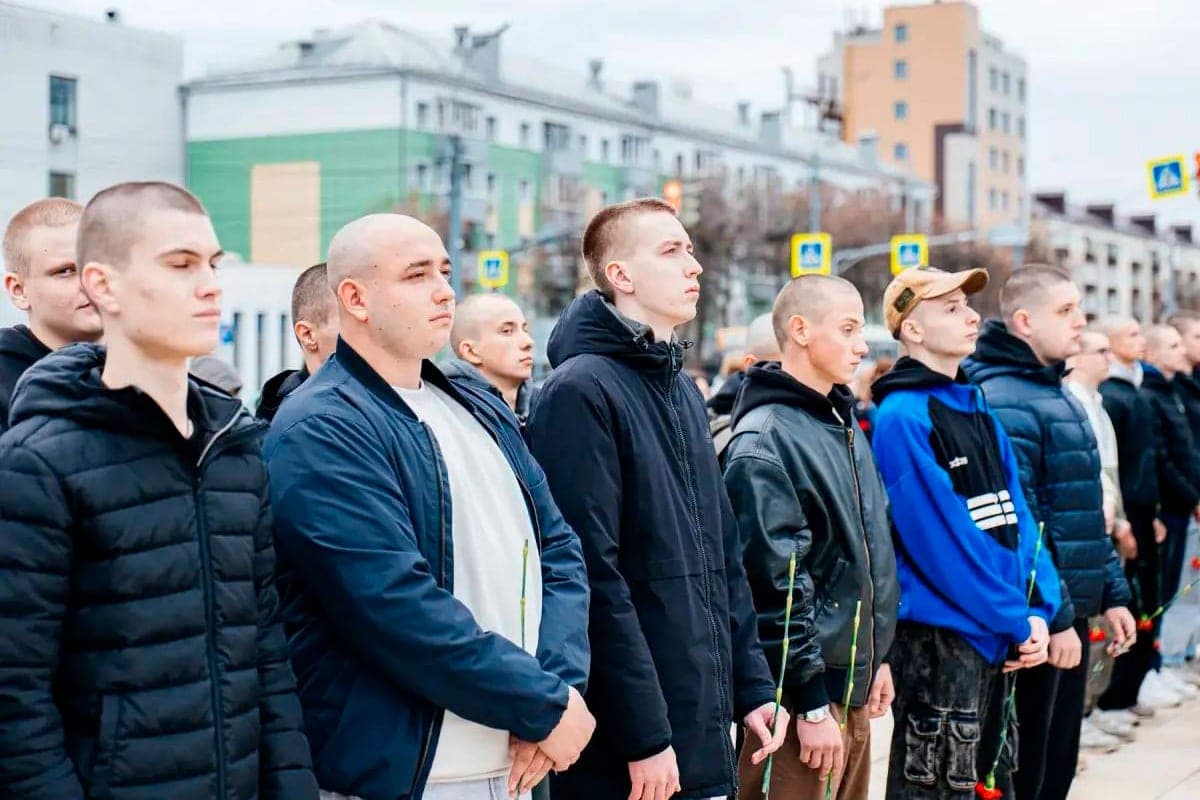 В Липецке Площадь Героев собрала будущих защитников Отечества