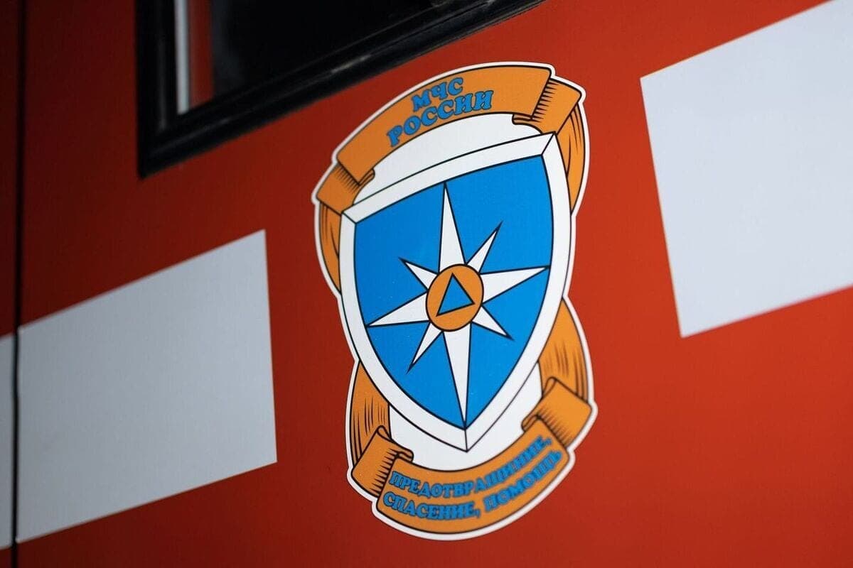 At night, firefighters in Tarko Sale extinguished a burning garage