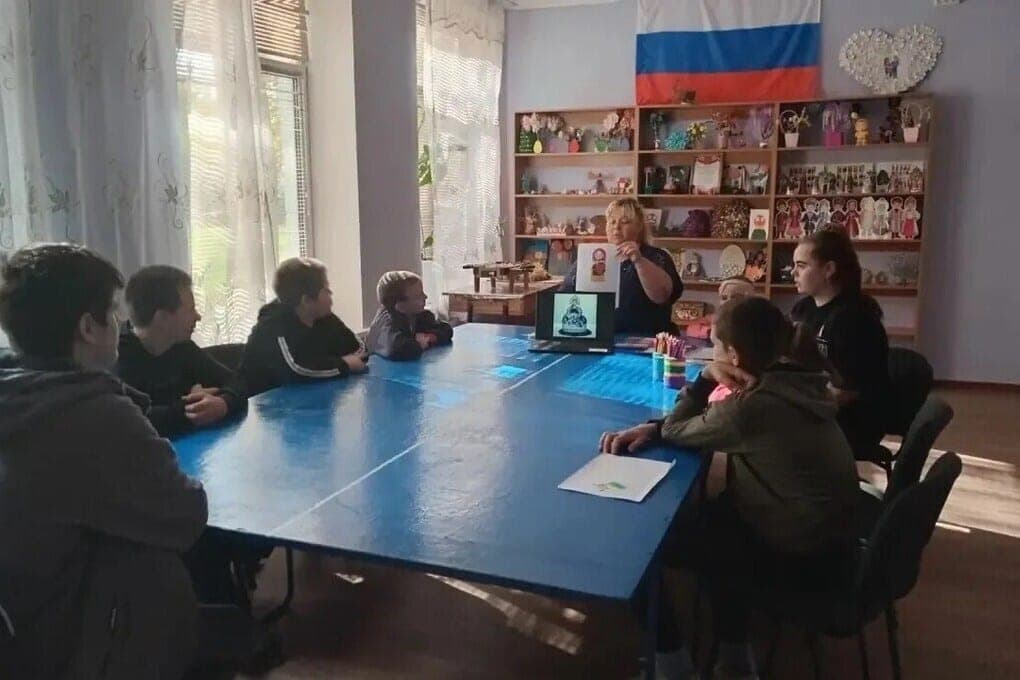 In Dudchinsk hielt SDK einen Vortrag über die russische Nistpuppe