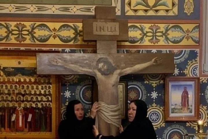 Созданный валаамскими монахами в начале 20 века крест установили в монастыре Карелии