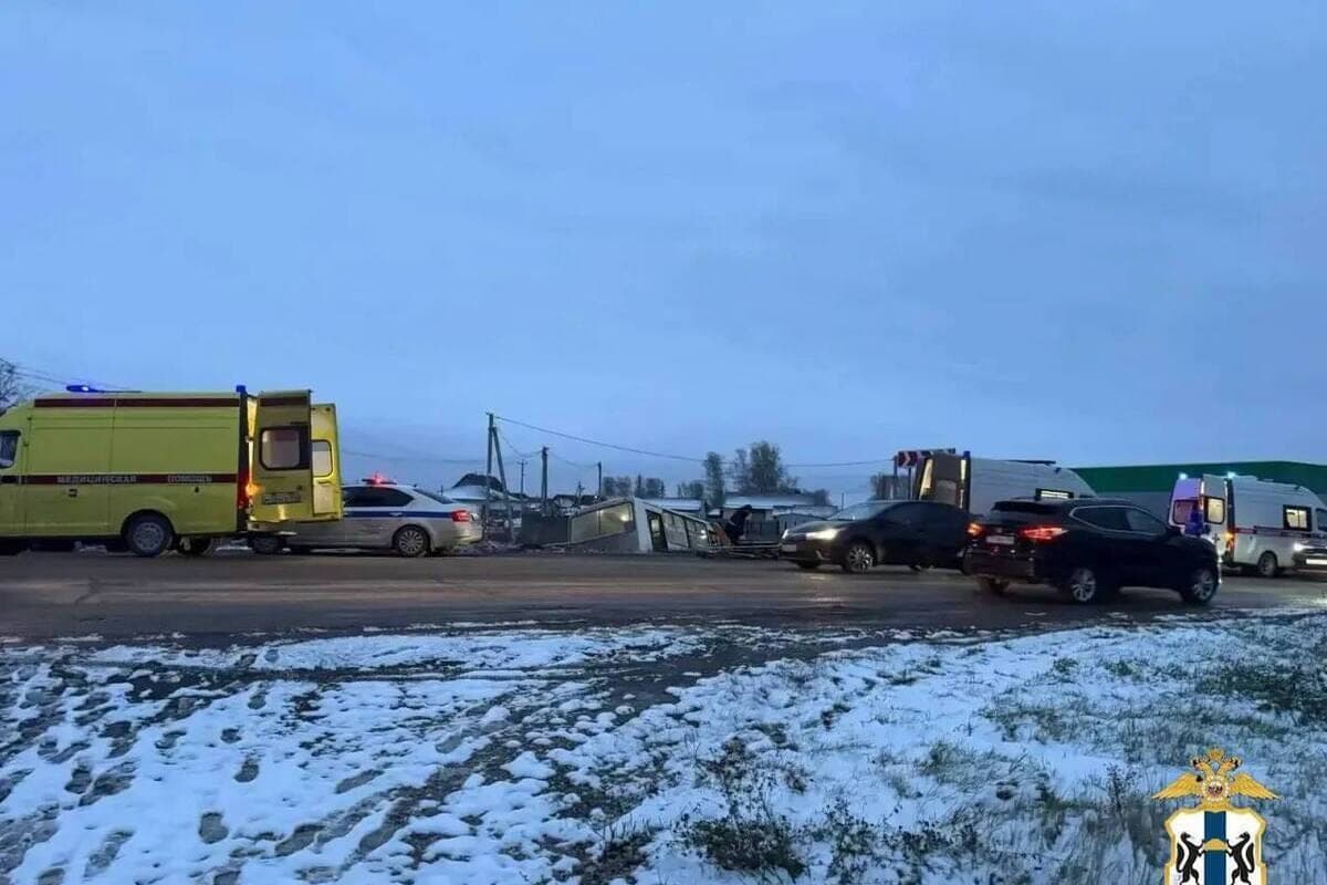 Near Novosibirsk bus drove into a ditch: eight people turned to doctors