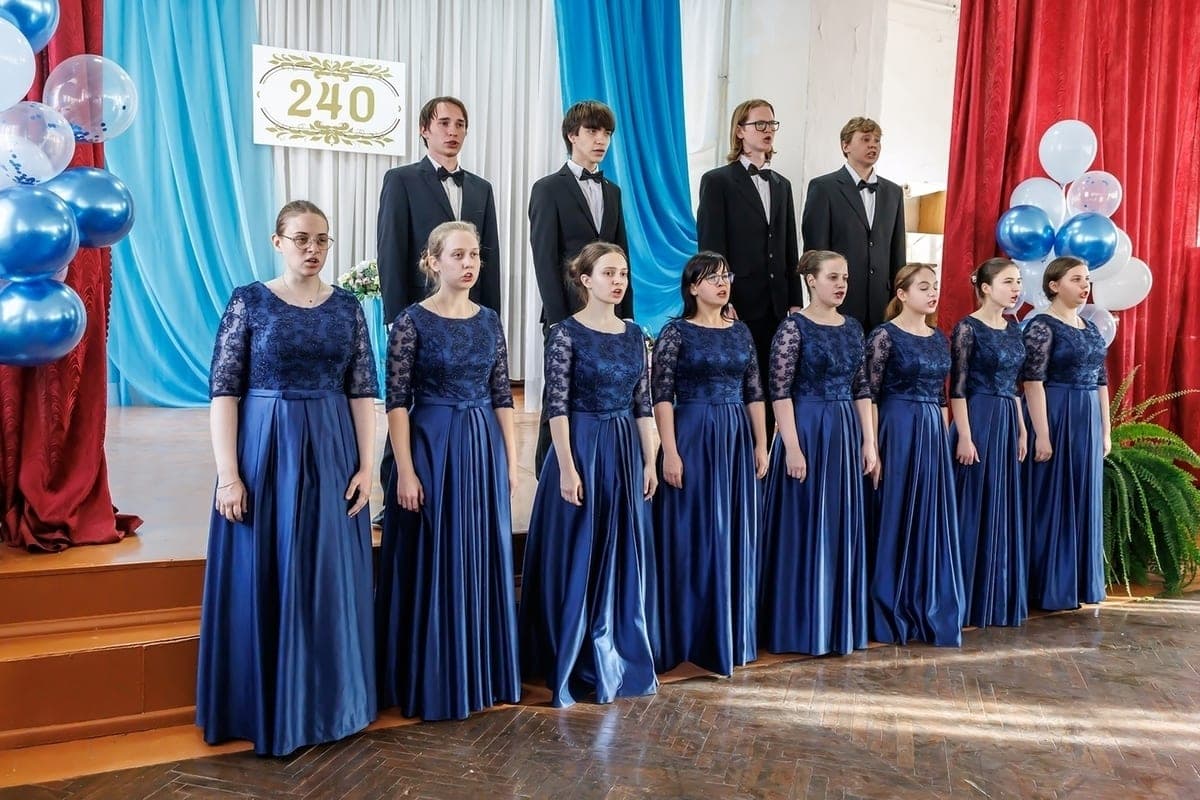 Псковская школа №1 имени Леона Поземского отметила 240-летие