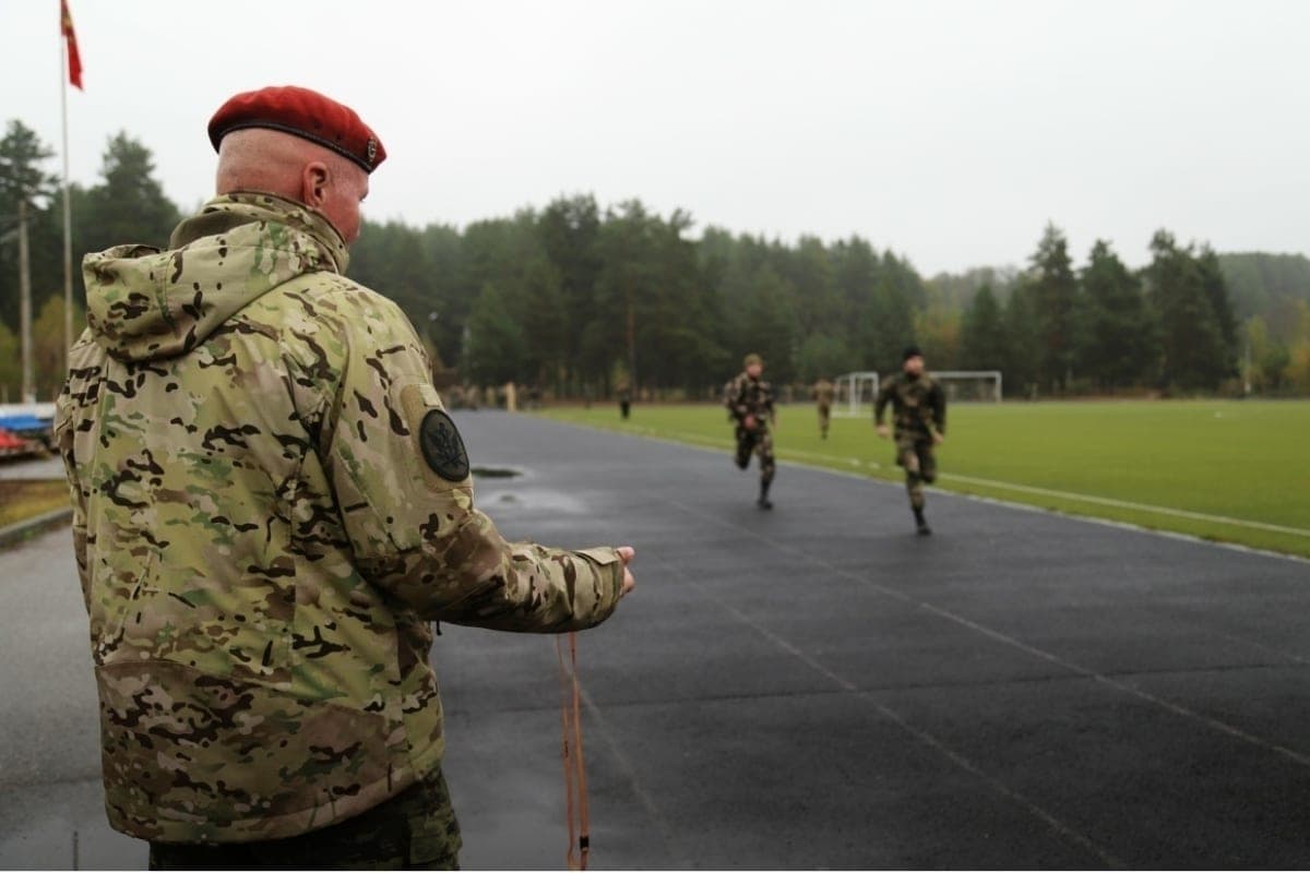 The employee of the special forces of the Smolensk FSIN won a marsh beret