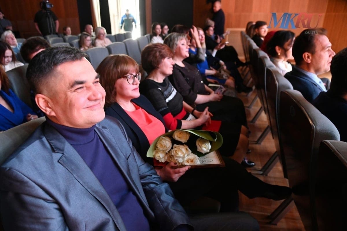 Calugans zeigt Theaterleben hinter den Kulissen