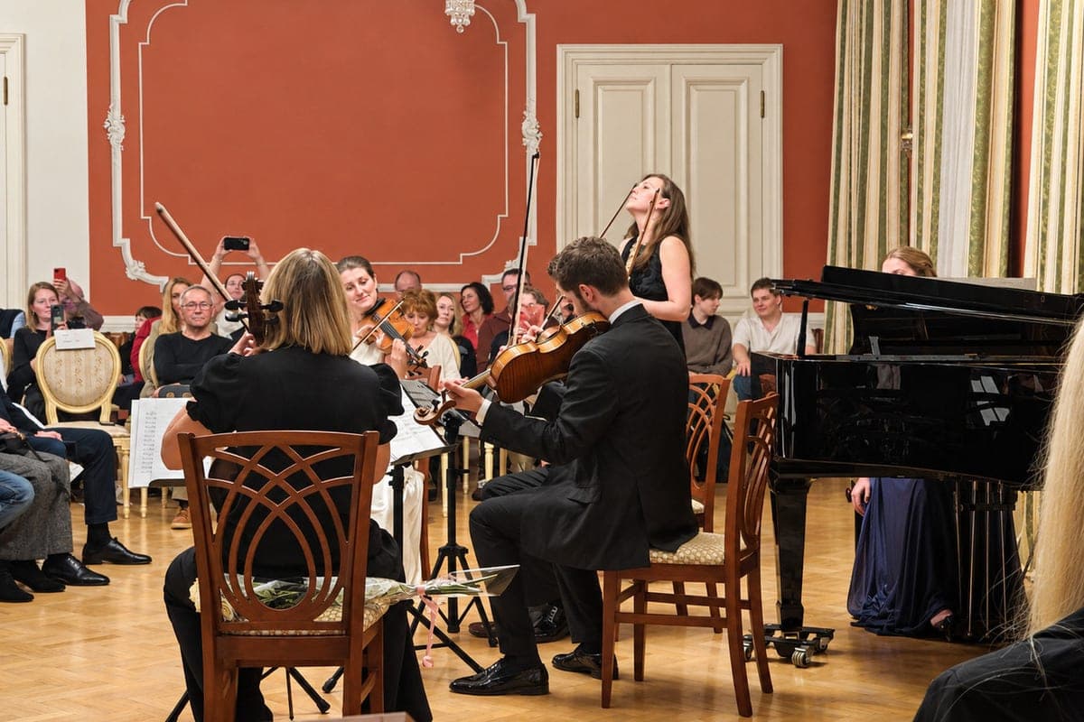 Marble staircase in the past: a musical evening in the estate of the XIX century