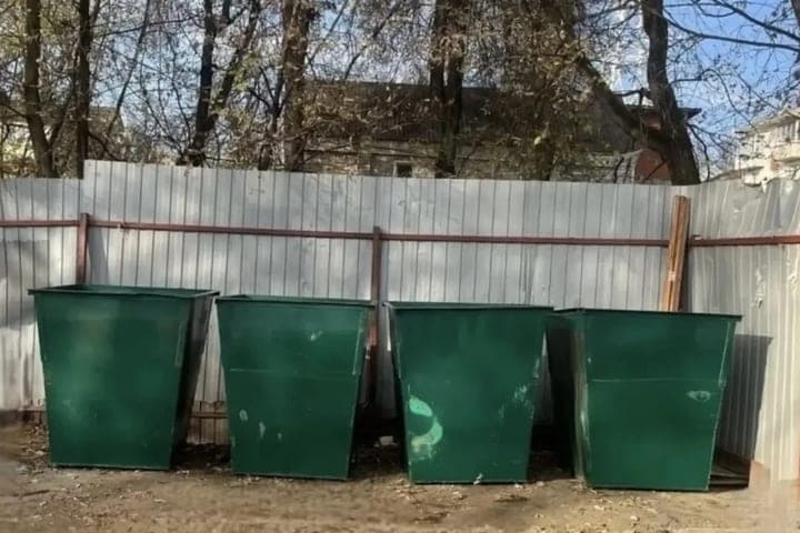 В Калуге заменили старые мусорные баки