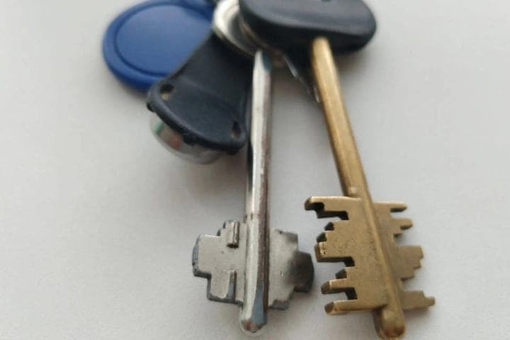 Shuvaev handed the keys to the new house to a large family of the Belgorod district