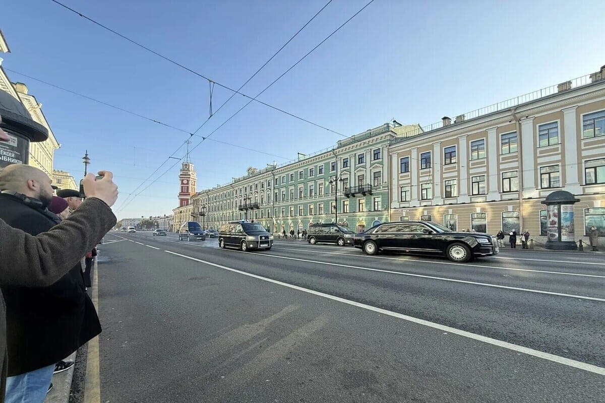 Nevsky Prospekt blocked for the passage of the motorcade of Putin and Whitkoff