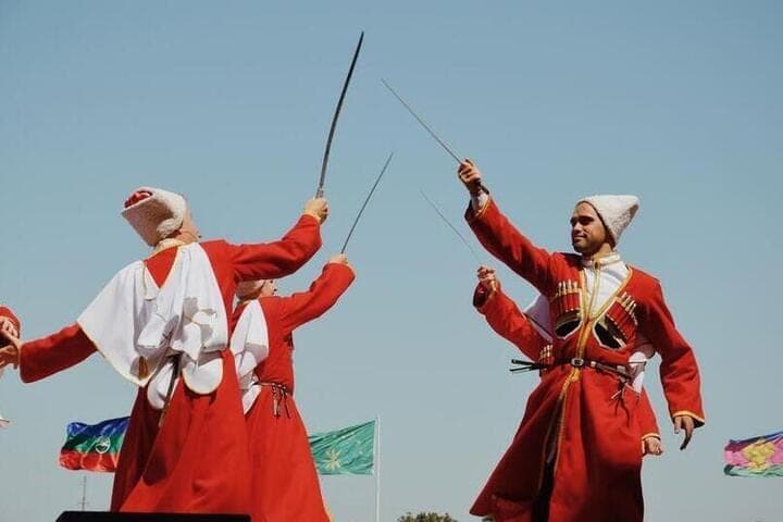 In Sochi celebrated 330 years of the Kuban Cossack army on the square in the city center