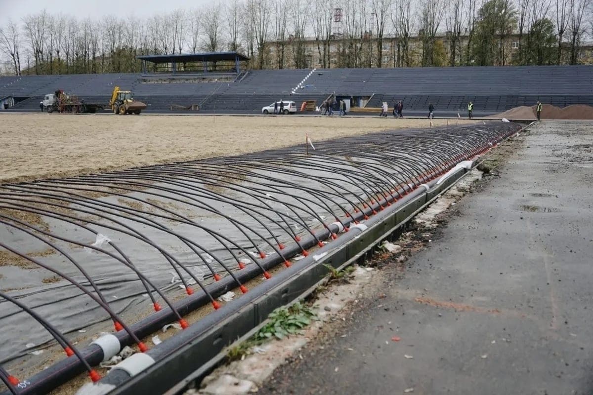 Heated field is being prepared at the Cherepovets stadium