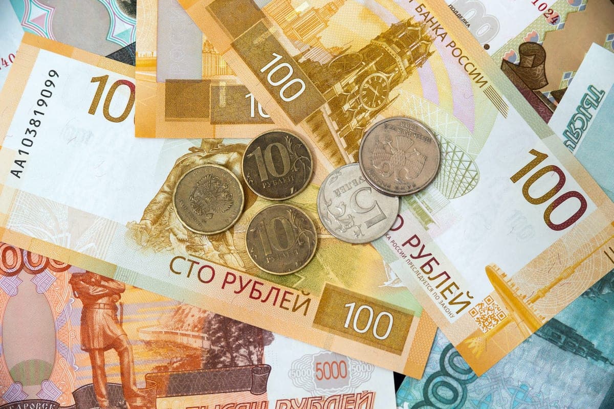 Named places of Chelyabinsk and Magnitogorsk in the Russian salary rating