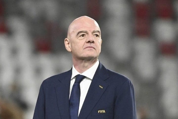 Infantino's Opponents Want to Convince Football Legend to Run for FIFA President